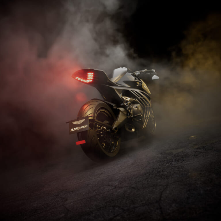 ASTON MARTIN / BROUGH SUPERIOR AMB 002 ROADSTER｜【限定300台】5kgのチタン削り出しフレームに1083ccVツイン! アストンマーティン×ブラフシューペリアの公道用ハイパーバイク「AMB 002 ロードスター」の国内予約受付が開始