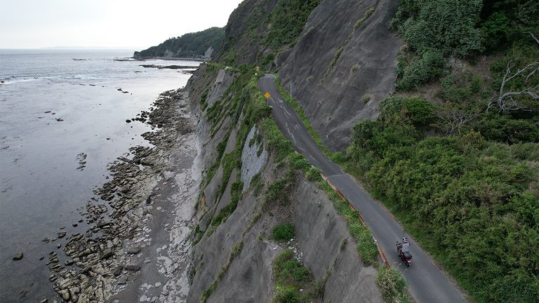 外房をぐるっと走る国道128号線から旧道に入るとこんな絶景がまだまだ残っている。道は新道より旧道の方がおもしろい。|【実走検証】CT125ハンターカブはガソリン満タンで何キロ走れる?ハイスピード房総ツーリングで限界まで走らせてみた結果!