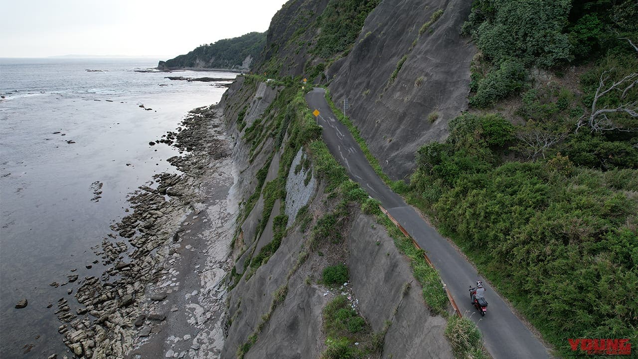 外房をぐるっと走る国道128号線から旧道に入るとこんな絶景がまだまだ残っている。道は新道より旧道の方がおもしろい。｜【実走検証】CT125ハンターカブはガソリン満タンで何キロ走れる？ハイスピード房総ツーリングで限界まで走らせてみた結果！