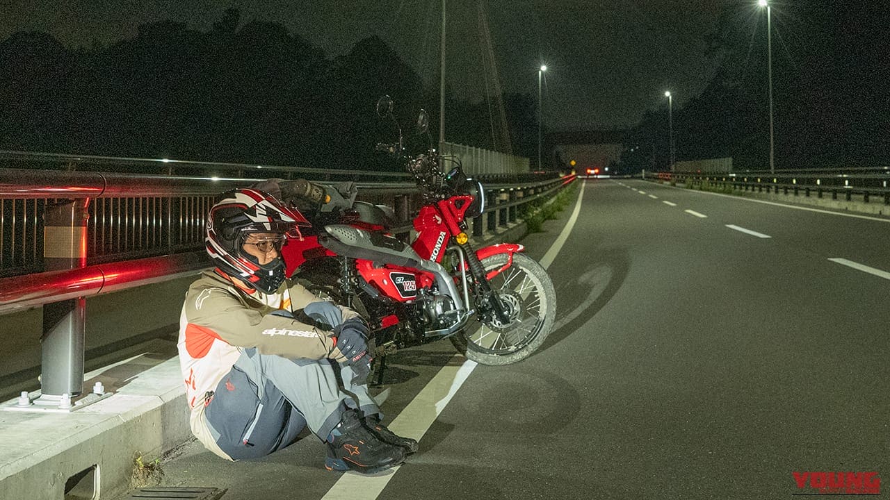 走行距離304kmで完全ガス欠。机上航続距離354.57kmには50kmほど届かなかった!ちなみに実装燃費は59.98km/Lだった。｜【実走検証】CT125ハンターカブはガソリン満タンで何キロ走れる？ハイスピード房総ツーリングで限界まで走らせてみた結果！