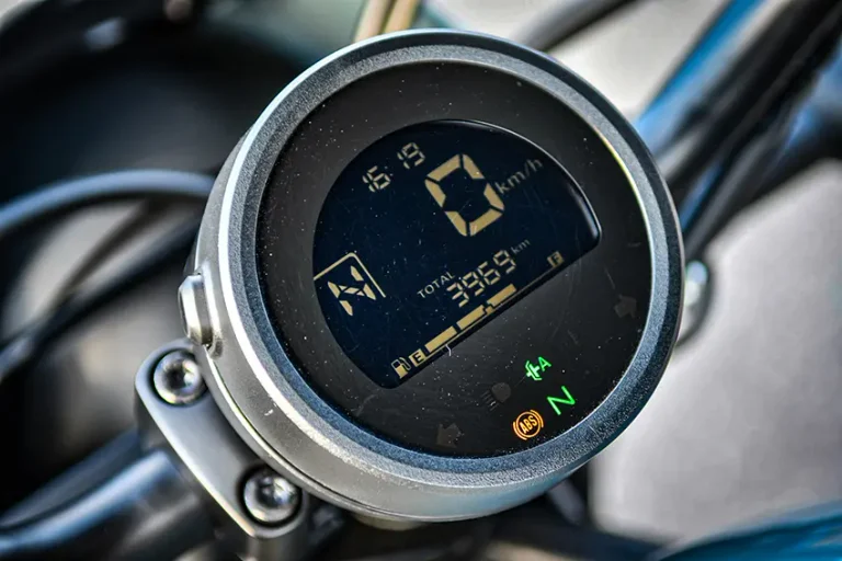 HONDA REBEL250|レブル250はただの「おしゃれ街乗りバイク」じゃない! 高回転エンジンの潜在能力とE-Clutchの相性を徹底解説