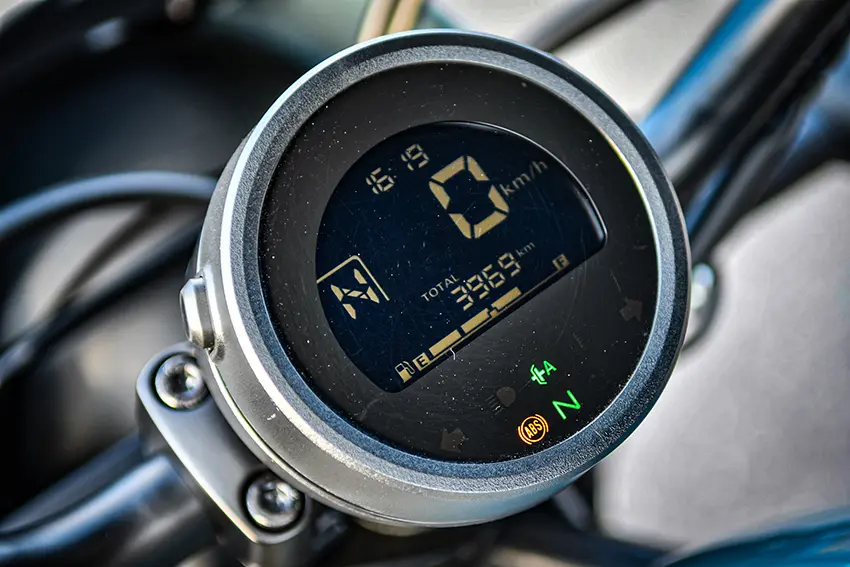 HONDA REBEL250｜レブル250はただの「おしゃれ街乗りバイク」じゃない!　高回転エンジンの潜在能力とE-Clutchの相性を徹底解説