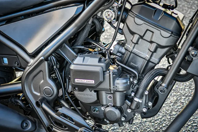 HONDA REBEL250|レブル250はただの「おしゃれ街乗りバイク」じゃない! 高回転エンジンの潜在能力とE-Clutchの相性を徹底解説