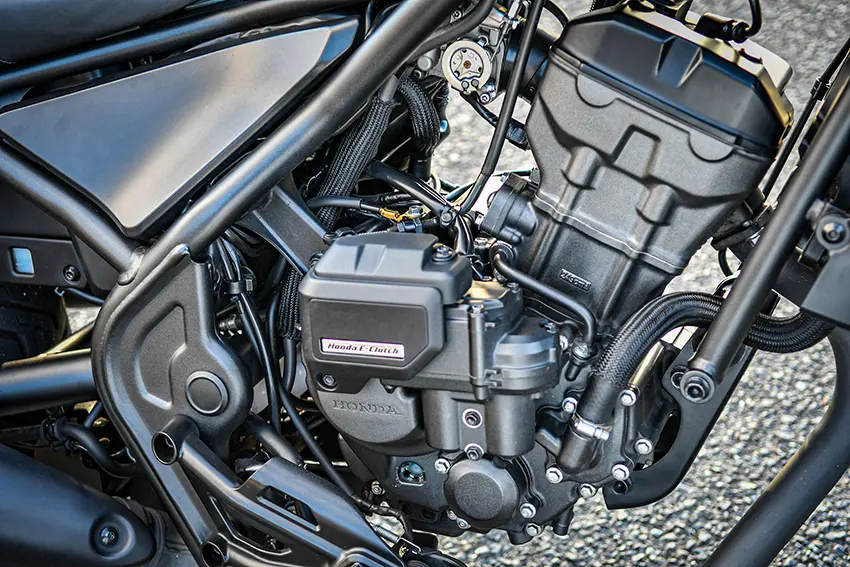 HONDA REBEL250｜レブル250はただの「おしゃれ街乗りバイク」じゃない!　高回転エンジンの潜在能力とE-Clutchの相性を徹底解説