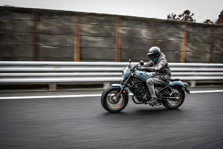 HONDA REBEL250|レブル250はただの「おしゃれ街乗りバイク」じゃない! 高回転エンジンの潜在能力とE-Clutchの相性を徹底解説