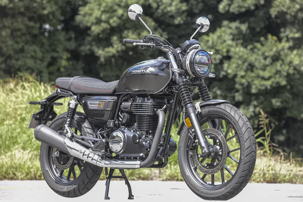 HONDA GB350|【SS好き女子大生が比較】CBR250RRオーナーが体験したホンダ「GB350」と「GB350 S」の予想外な軽快感とポジション差