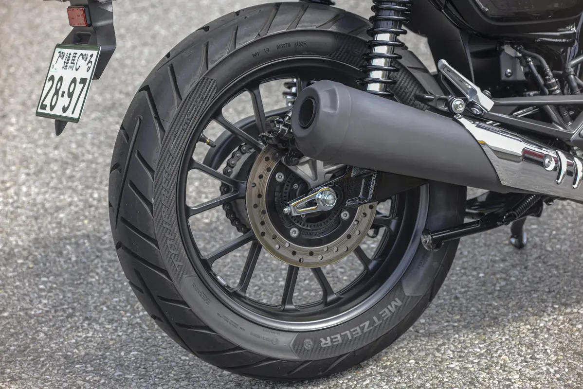HONDA GB350｜【SS好き女子大生が比較】CBR250RRオーナーが体験したホンダ「GB350」と「GB350 S」の予想外な軽快感とポジション差