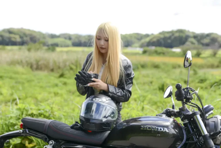 HONDA GB350|【SS好き女子大生が比較】CBR250RRオーナーが体験したホンダ「GB350」と「GB350 S」の予想外な軽快感とポジション差