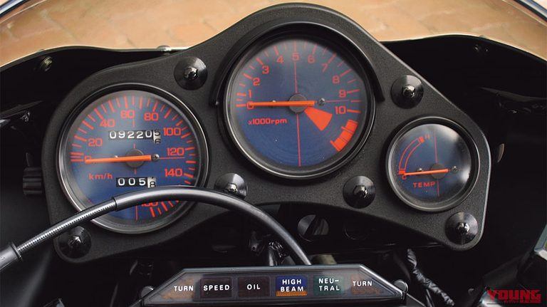 「街なかで乗るのはひたすら苦行…」しかし峠では性格が豹変！ 42年前のホンダの名車。滑からな形状のカウルが印象的だった［NS250R］