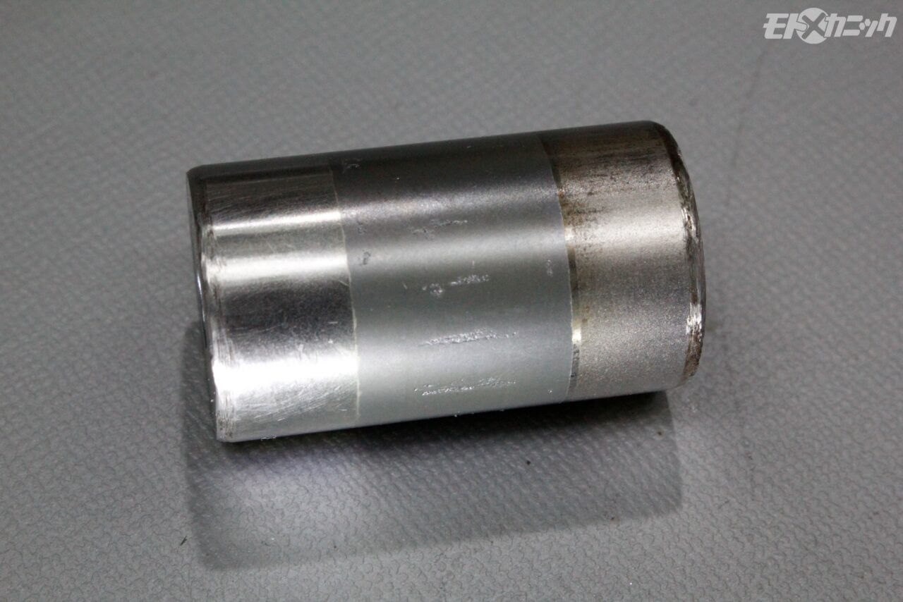 |現代的な表面処理技術で希少部品を長寿命に。C100の新品デッドストック幅狭コンロッドにWPCハイパーモリショットを施工
