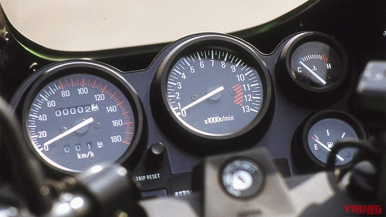 「80年代デザインが今見ると新鮮…」42年前に登場したカワサキの名車。変態的すぎるメカニズムを採用し、今もカルト的な人気を持つ［KR250］を紹介