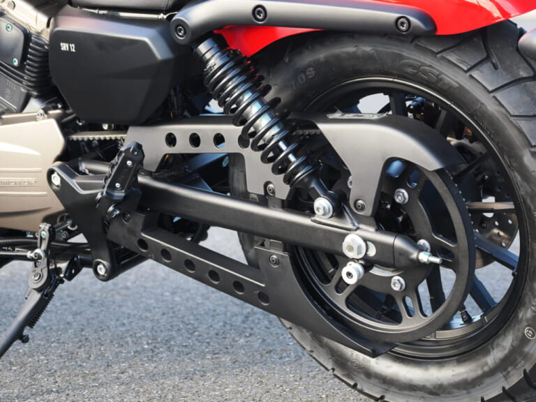 QJMOTOR|SRV12|ベルトドライブ|【緊急試乗】シャドウやドラッグスターにもあった! 125ccながらVツインを投入したのはやっぱり!?【QJMOTOR SRV12】