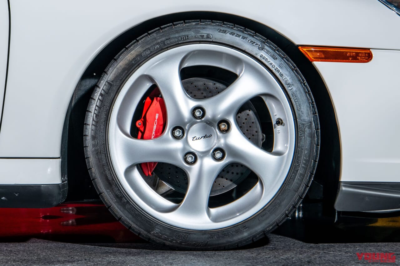 996型ポルシェ911ターボ X50のホイールハウス周辺の写真｜「一見地味だが…狂気のファクトリーチューン」ちょっと引くほどの執念を感じるネオクラ ポルシェ。市場が血眼になって探す［911ターボ X50］の存在