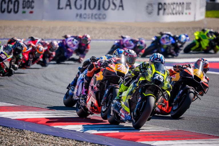 世界GP王者・原田哲也のバイクトーク Vol.169　先行逃げ切りよりバトルが好き！元世界王者の意外なレース哲学