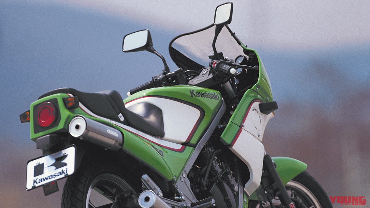 1984年に登場したカワサキのKR250のリアから右サイドの写真｜「80年代デザインが今見ると新鮮…」42年前に登場したカワサキの名車。変態的すぎるメカニズムを採用し、今もカルト的な人気を持つ［KR250］を紹介