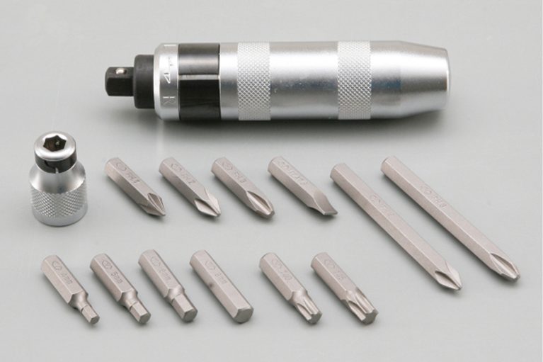 デイトナのバイク用ショックドライバーのセット内容｜「コレめっちゃいいじゃん」固着したネジ・ナメたネジが簡単に外れる！ あきらめる前に試してみて！ 特別な技術や知識は不要！［デイトナ ショックドライバー］