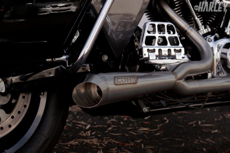 CONE PERFORMANCE EXHAUST|Breakaway フルエキゾースト ブラッシュドステンレス/ブラック|ヨーロッパ、USAから輸入するスズキ&アソシエイツが取り扱う新作ハーレーパーツ〜part2