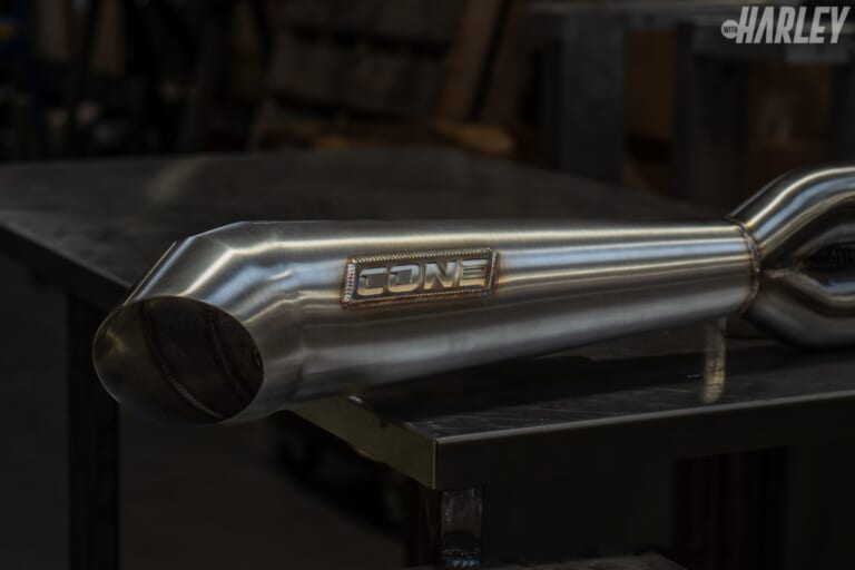CONE PERFORMANCE EXHAUST|Breakaway フルエキゾースト ブラッシュドステンレス/ブラック|ヨーロッパ、USAから輸入するスズキ&アソシエイツが取り扱う新作ハーレーパーツ〜part2