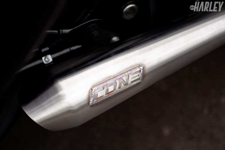 CONE PERFORMANCE EXHAUST|Sweeper フルエキゾースト ブラッシュドステンレス/ブラック|ヨーロッパ、USAから輸入するスズキ&アソシエイツが取り扱う新作ハーレーパーツ〜part2