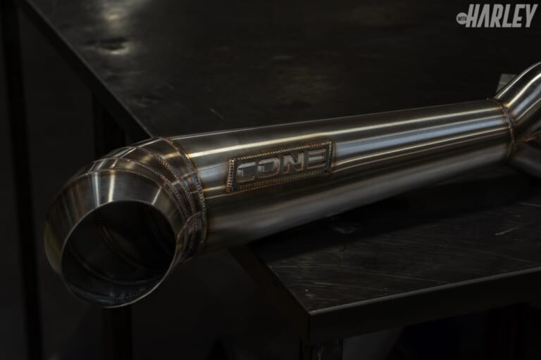 CONE PERFORMANCE EXHAUST|Turnout フルエキゾースト ブラッシュドステンレス/ブラック|ヨーロッパ、USAから輸入するスズキ&アソシエイツが取り扱う新作ハーレーパーツ〜part2