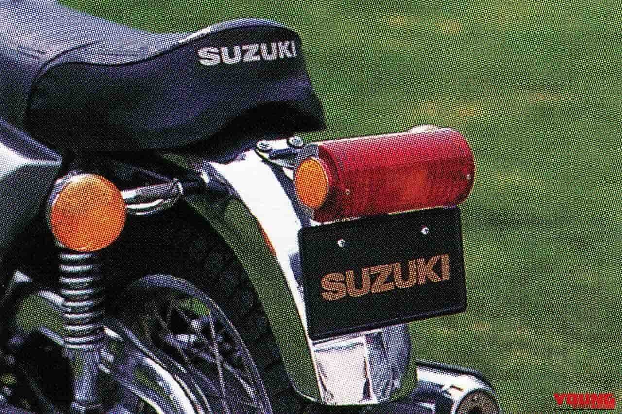 1974年に発売された、スズキのRE-5のテールランプ｜「今見ても奇抜なデザイン…」50年前のスズキの名車。保守的な層に受け入れられず販売不振で生産終了。ロータリーエンジンを搭載した革新的マシン［RE-5］