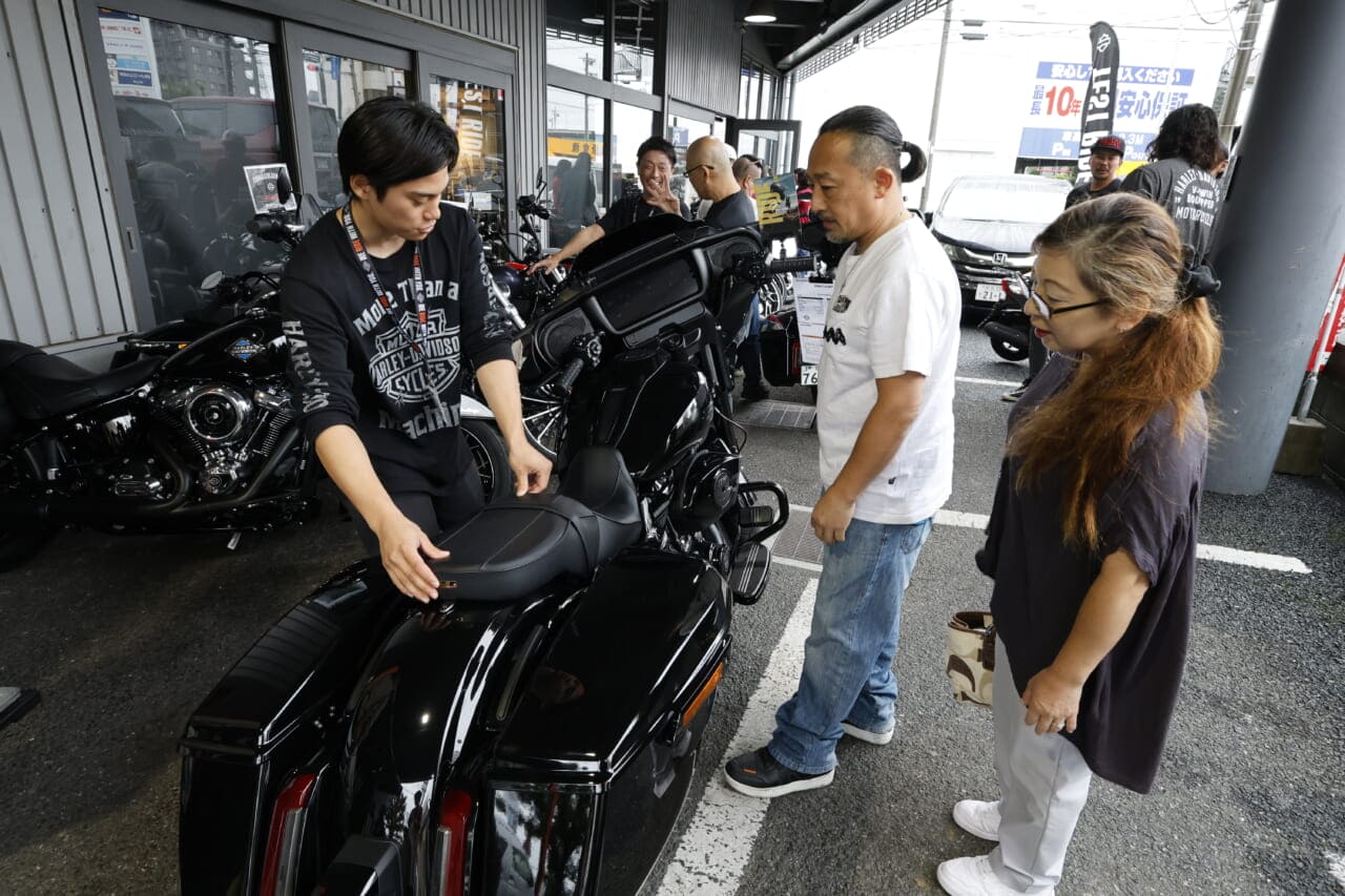 |総合格闘家・箕輪ひろば選手が愛車のハーレー披露! 【ハーレーダビッドソン所沢で週末を満喫】