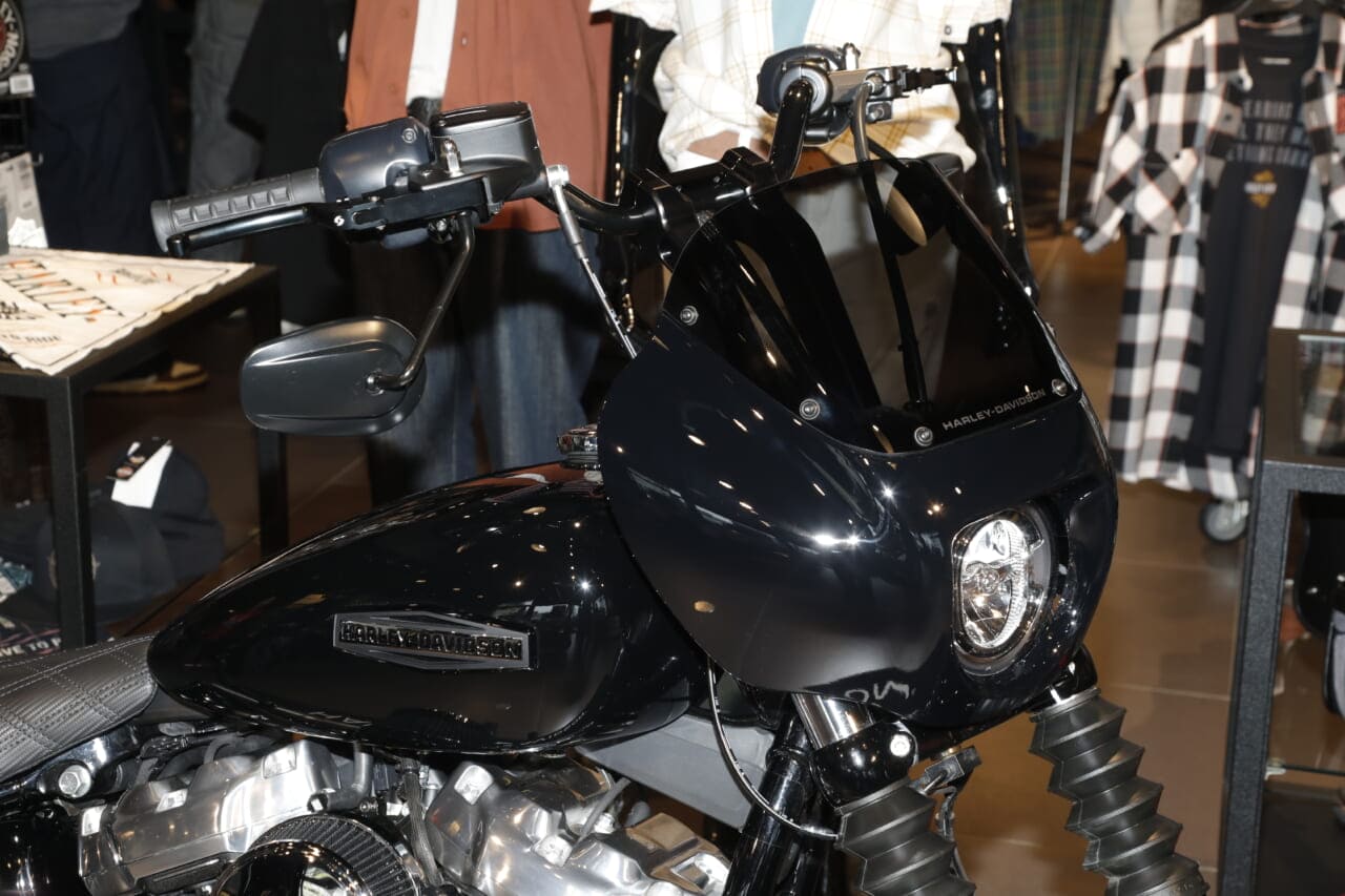 |総合格闘家・箕輪ひろば選手が愛車のハーレー披露! 【ハーレーダビッドソン所沢で週末を満喫】