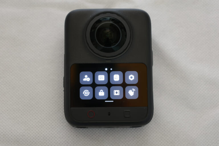 DJI Osmo 360 IIの操作パネル｜「この進化は嬉しい…」DJI Osmo 360 IIが登場！ライダーにとって見逃せない新機能を採用！ 実機でその実力をチェック！