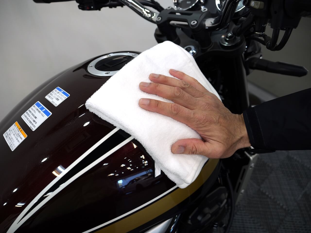 バイクメンテのトリセツ|お手軽バイクメンテナンスの必需品 汚れ落とし&ツヤ出しスプレー・ゼロフィニッシュのトリセツ