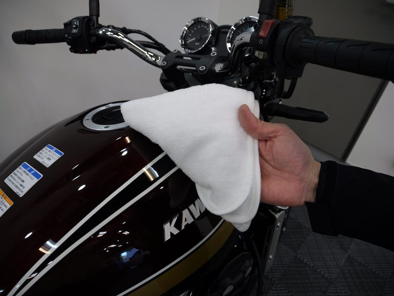 バイクメンテのトリセツ|お手軽バイクメンテナンスの必需品 汚れ落とし&ツヤ出しスプレー・ゼロフィニッシュのトリセツ