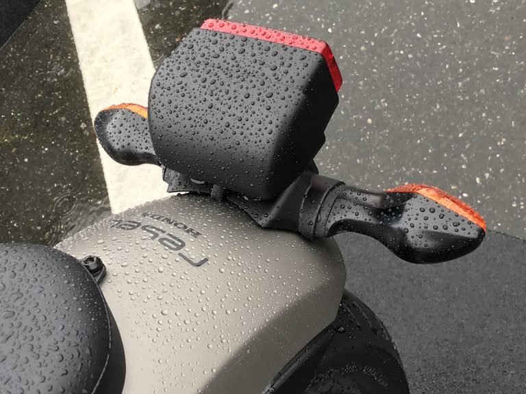 バイクメンテのトリセツ|お手軽バイクメンテナンスの必需品 汚れ落とし&ツヤ出しスプレー・ゼロフィニッシュのトリセツ