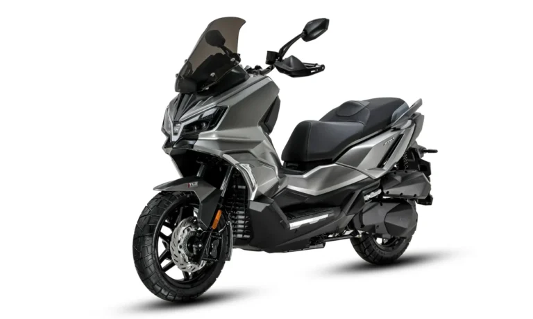 SYM ADX 250|欧州8000km砂漠走破の血統! スマホ連携&TCS装備の本格クロスオーバー250ccスクーターが台湾SYMから上陸中【ADX 250】