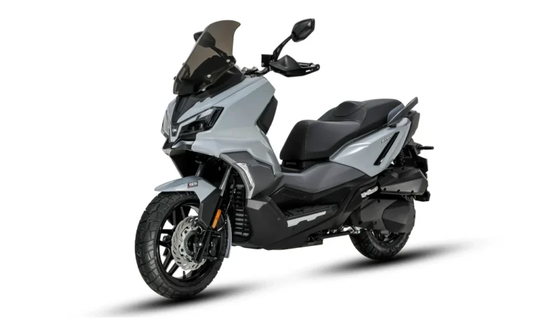 SYM ADX 250|欧州8000km砂漠走破の血統! スマホ連携&TCS装備の本格クロスオーバー250ccスクーターが台湾SYMから上陸中【ADX 250】