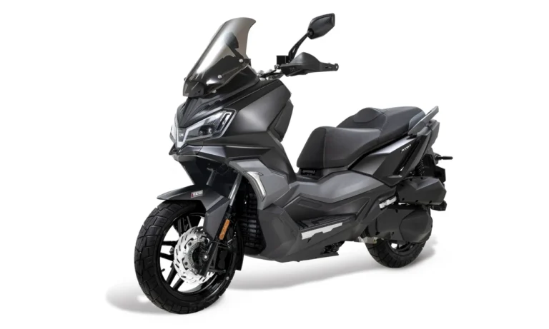SYM ADX 250|欧州8000km砂漠走破の血統! スマホ連携&TCS装備の本格クロスオーバー250ccスクーターが台湾SYMから上陸中【ADX 250】