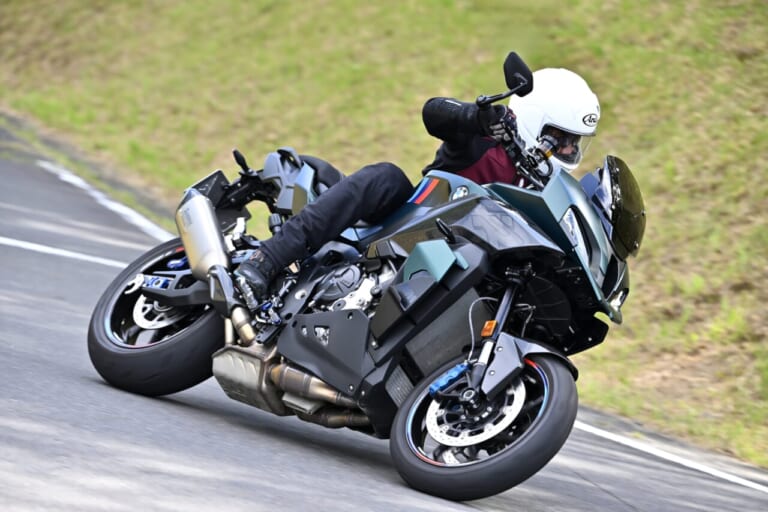 BMW M1000XR｜【走りに集中する“Mシリーズ”らしい高いスポーツ性をとくと味わえ！】BMW M1000XR試乗レポート