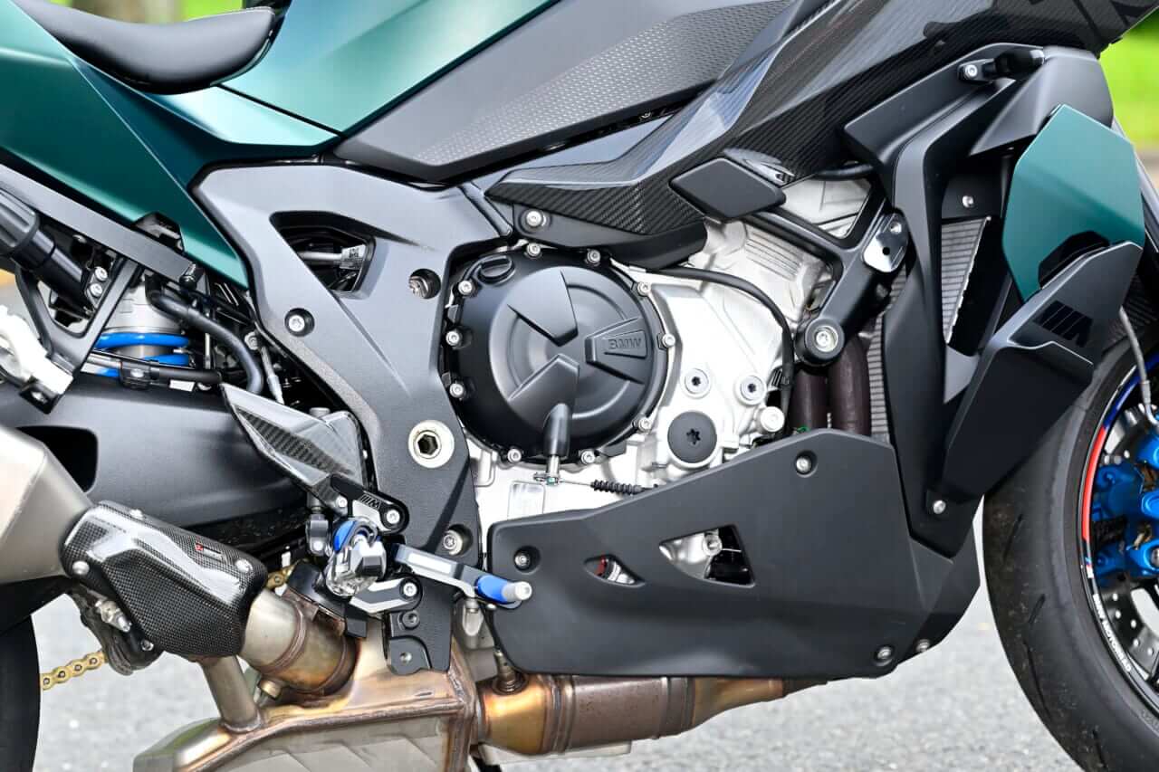 BMW M1000XR|【走りに集中する“Mシリーズ”らしい高いスポーツ性をとくと味わえ!】BMW M1000XR試乗レポート
