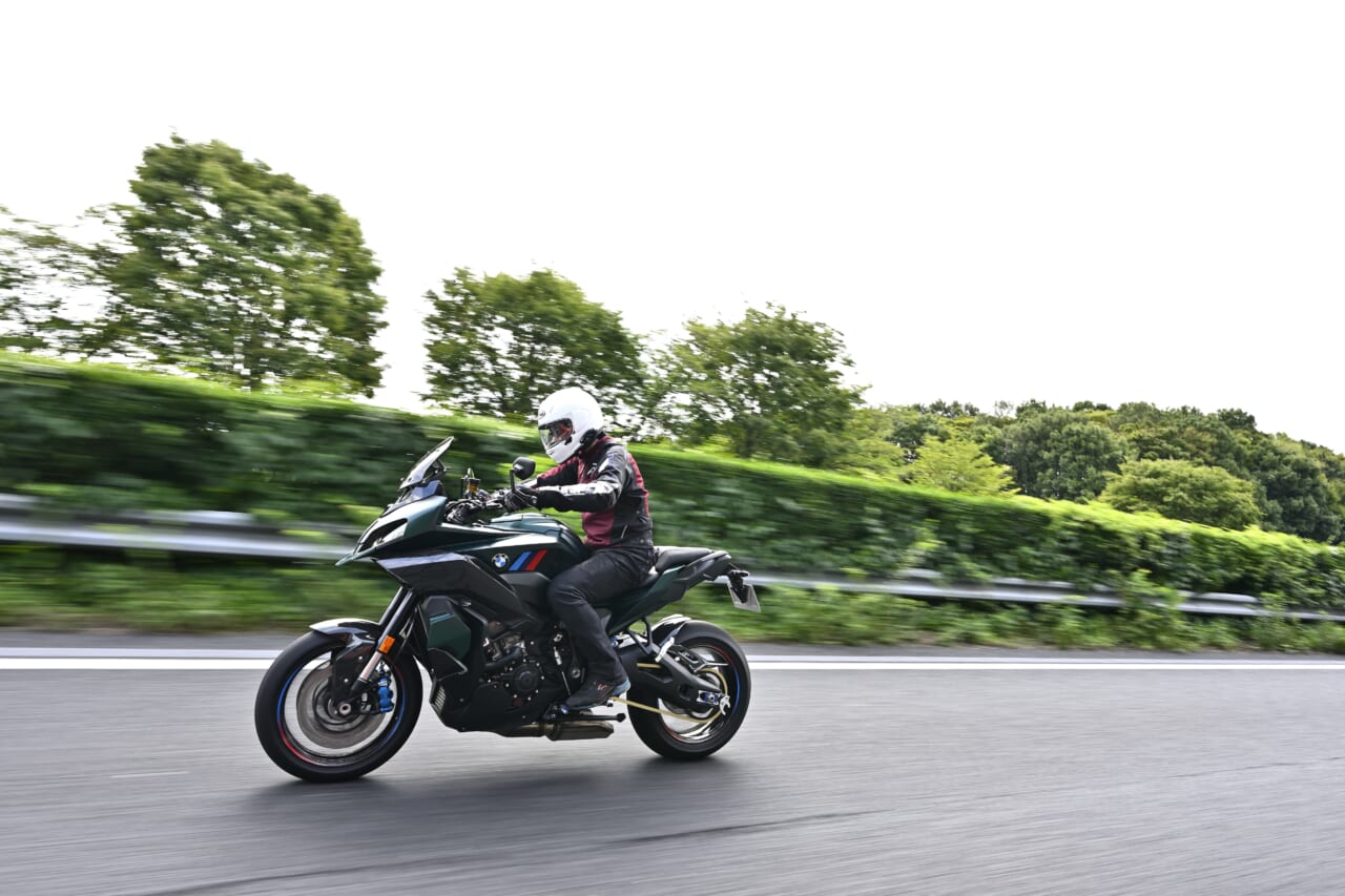 BMW M1000XR|【走りに集中する“Mシリーズ”らしい高いスポーツ性をとくと味わえ!】BMW M1000XR試乗レポート