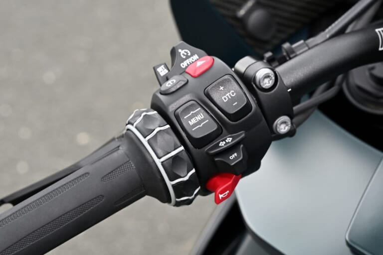 BMW M1000XR｜【走りに集中する“Mシリーズ”らしい高いスポーツ性をとくと味わえ！】BMW M1000XR試乗レポート