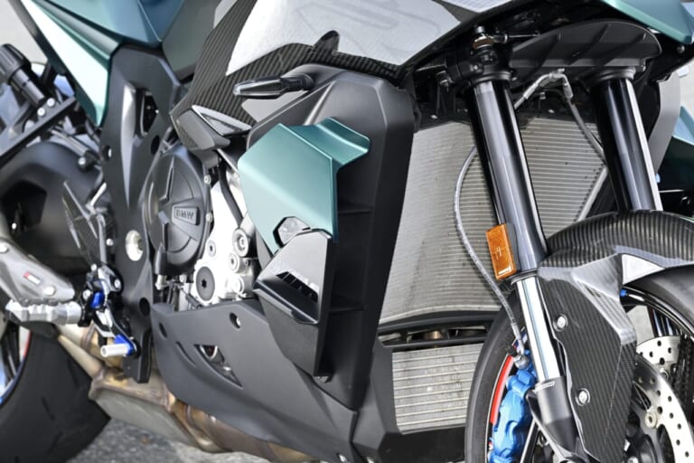 BMW M1000XR｜【走りに集中する“Mシリーズ”らしい高いスポーツ性をとくと味わえ！】BMW M1000XR試乗レポート