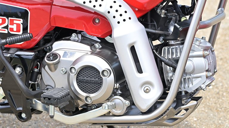 セル/キック併用の123cc横置きエンジンのWMTCモード値燃費は驚きの66.9km/L!｜【実走検証】CT125ハンターカブはガソリン満タンで何キロ走れる？ハイスピード房総ツーリングで限界まで走らせてみた結果！