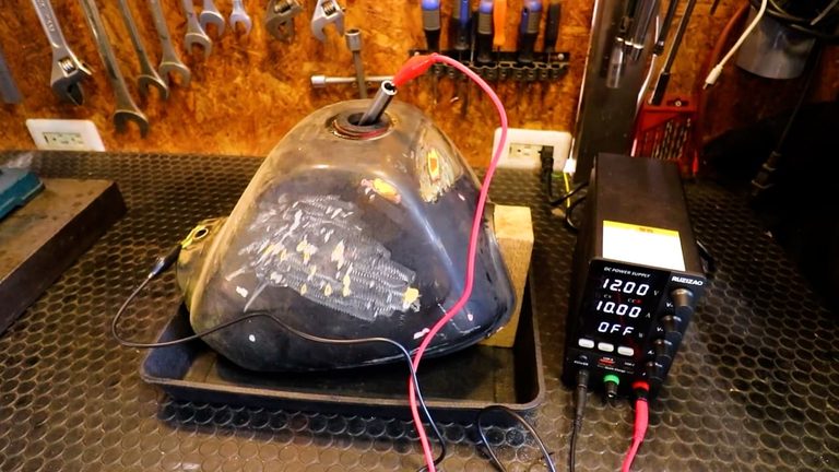 【コスト50円】サビ取りケミカル不要! セスキ炭酸ソーダと電気の力で「ヤマハ ポッケ」のガソリンタンクを劇的再生した実験記録｜【コスト50円】サビ取りケミカル不要! セスキ炭酸ソーダと電気の力で「ヤマハ ポッケ」のガソリンタンクを劇的再生した実験記録