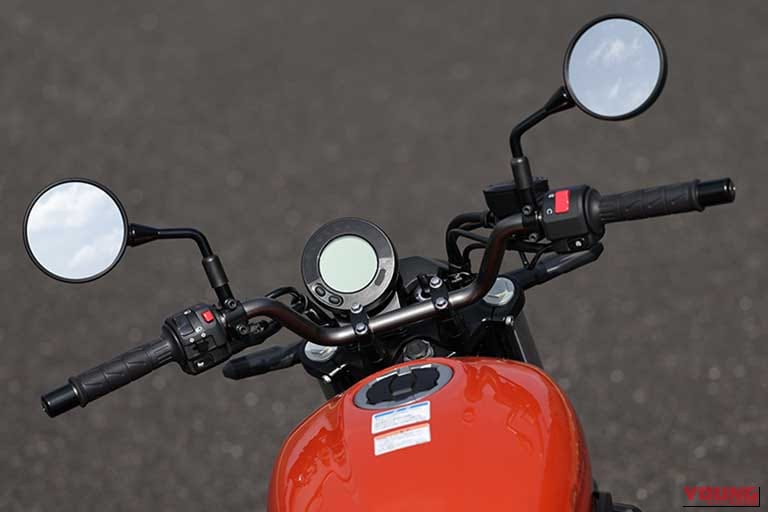 カワサキのエリミネーター2026年モデルのハンドルまわり|「クルーザー系は好きになれない…」有名ライダーが試乗で漏らしたホンネ。カワサキの大ヒットモデル エリミネーターに乗って分かった、そんなネガを吹き消す魅力とは