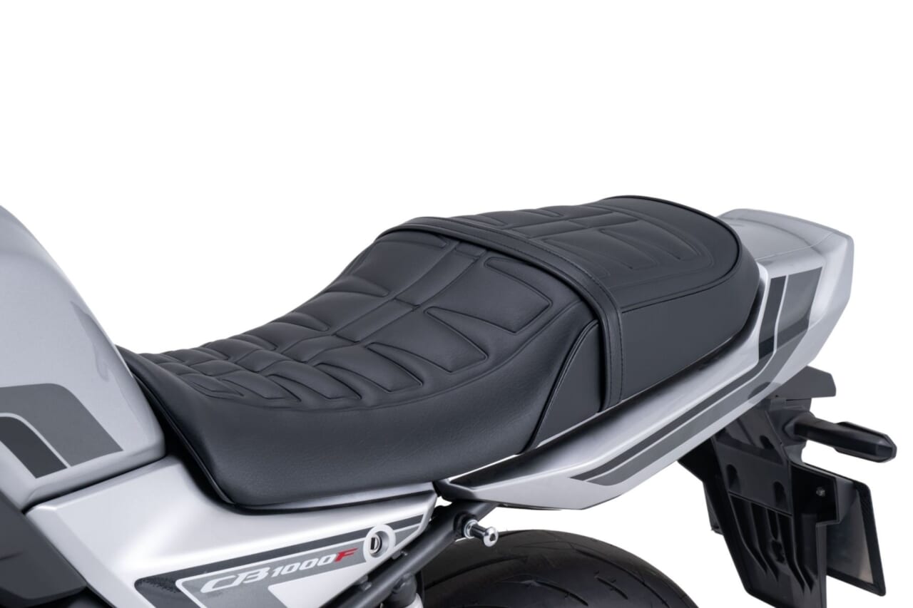 「シートを薄くしたい。でも、乗り心地を害いたくない!」そんなCB1000F(’26)ライダーの気持ちを汲んだ最終兵器が登場だ!