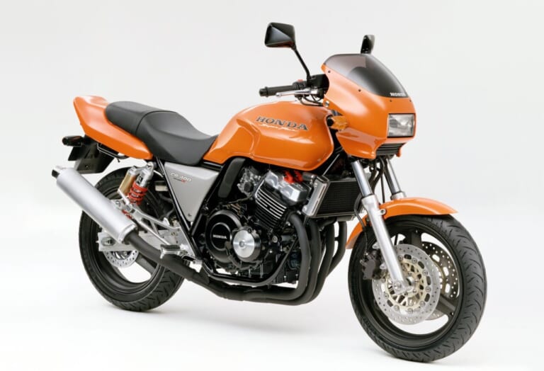 HONDA CB400 SUPER FOUR VERSION R|“R”は伊達じゃない! 1万2000rpmで53馬力を解き放つホンダ「CB400 SUPER FOUR バージョンR」の伝説と技術