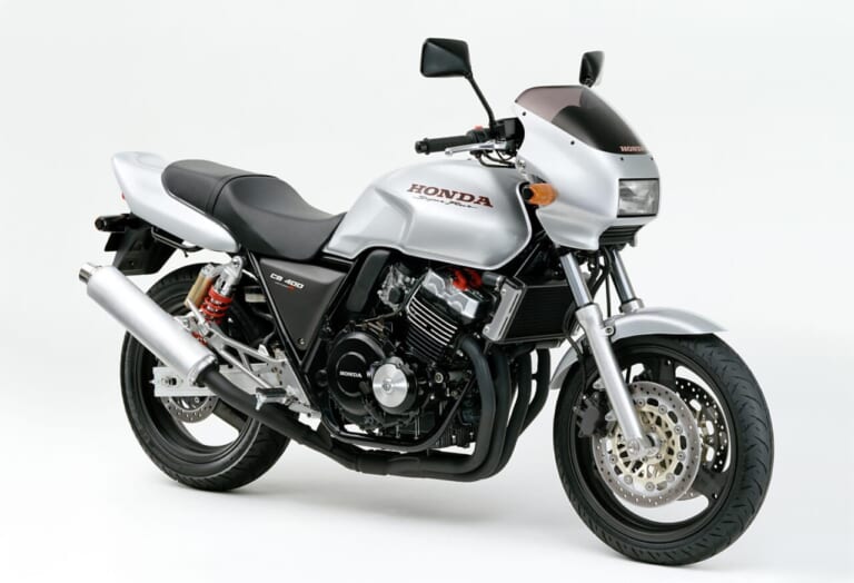 HONDA CB400 SUPER FOUR VERSION R|“R”は伊達じゃない! 1万2000rpmで53馬力を解き放つホンダ「CB400 SUPER FOUR バージョンR」の伝説と技術