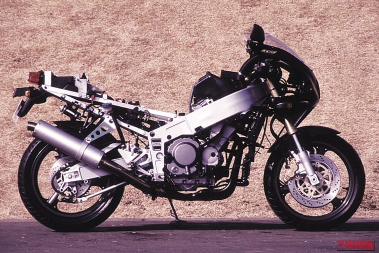 Kawasaki ZXR400のアルミフレーム｜「こんなにもあるんだ…」普通二輪免許で乗れる4気筒の名車たち。レーサーレプリカモデルを一挙に7車種紹介！