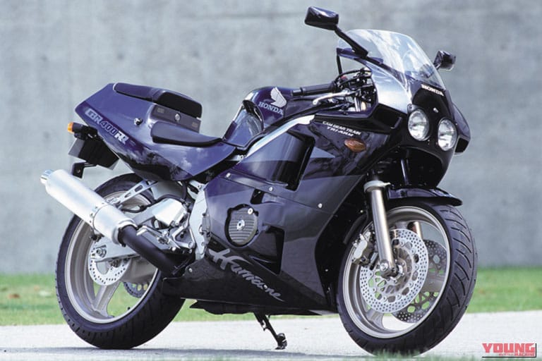 1988年製、HondaのCBR400RRの車体の写真|「こんなにもあるんだ…」普通二輪免許で乗れる4気筒の名車たち。レーサーレプリカモデルを一挙に7車種紹介!