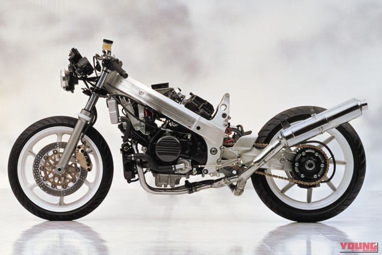 HondaのVFR400Rのアルミフレーム|「こんなにもあるんだ…」普通二輪免許で乗れる4気筒の名車たち。レーサーレプリカモデルを一挙に7車種紹介!
