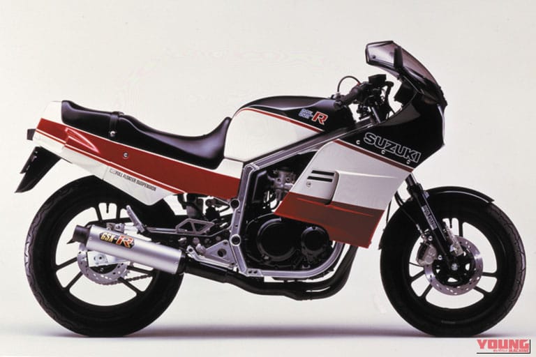 1985年製 スズキのGSX-Rの車体の写真｜「こんなにもあるんだ…」普通二輪免許で乗れる4気筒の名車たち。レーサーレプリカモデルを一挙に7車種紹介！