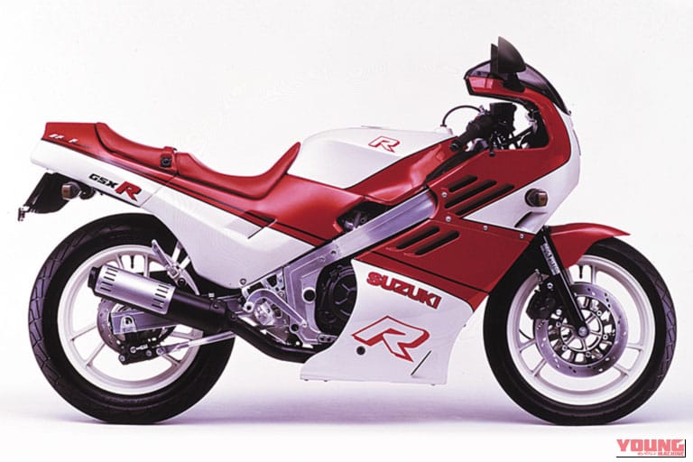 1986年製、スズキのGSX-Rの車体の写真｜「こんなにもあるんだ…」普通二輪免許で乗れる4気筒の名車たち。レーサーレプリカモデルを一挙に7車種紹介！